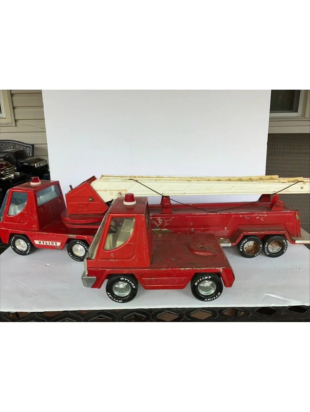 Vintage 1970’s Nyline Aerial Hook-n-ladder Metal Fire truck 30.5 Inch 2 Cabs